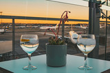 Fototapeta Nowy Jork - A refreshing drink at the airport terrace before catching a flight