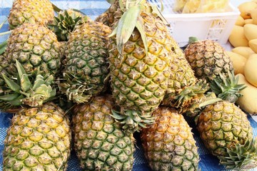 Canvas Print - Fresh pineapple is delicious in street food