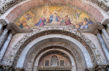 Wall Mural - Christ in glory, bezel greater arch, the facade of the Basilica San Marco, St. Mark's Square, Venice, Italy, UNESCO World Heritage Sites 