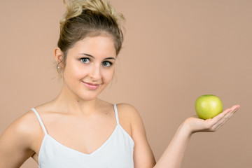 girl with an apple