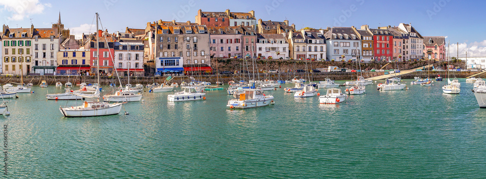Douarnenez. Panorama du port du Rosmeur, Finistère, Bretagne - obrazy, fototapety, plakaty 