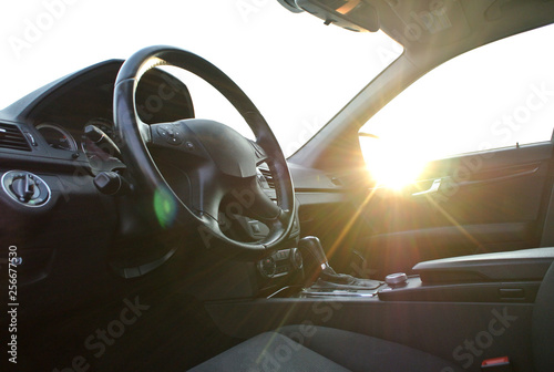 Pinturas sobre lienzo  behind the wheel