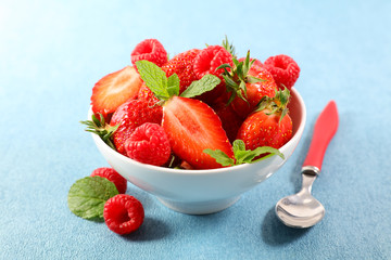 Canvas Print - red berry fruit salad