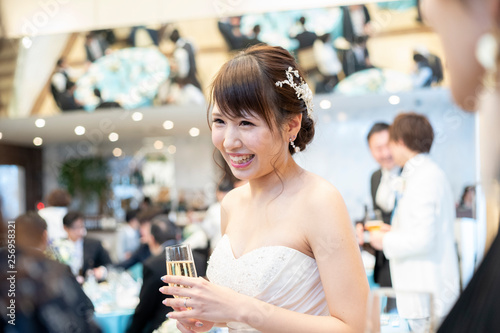 結婚式 笑顔で話す新婦 Buy This Stock Photo And Explore Similar Images At Adobe Stock Adobe Stock