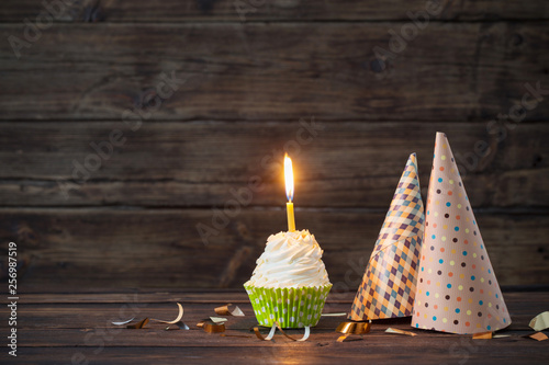 Cuadros en Lienzo birthday cupcakes with candles on old dark wooden background