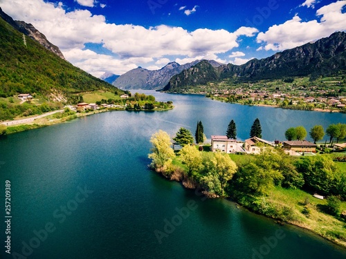 Fotografía Aerial view of lake Idro near Garda in Italy