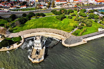 Torre de Belém in Lissabon aus der Luft - Drohnenaufnahmen mit DJI Mavic 2 Pro