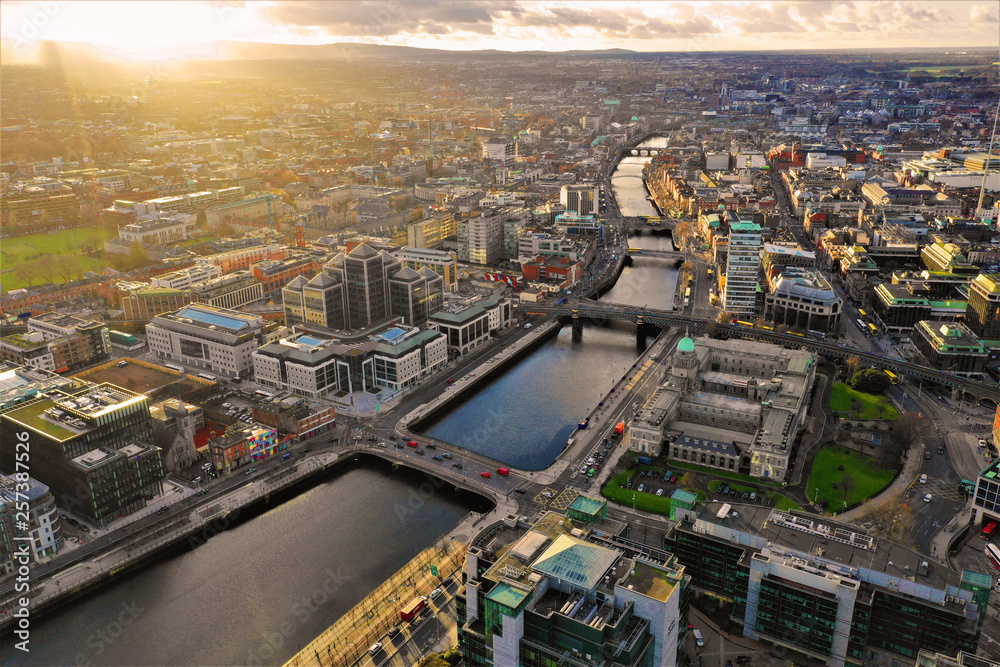 Obraz na płótnie Dublin - Luftbilder von Dublin mit DJI Mavic 2 Drohne fotografiert aus ca. 100 Meter Höhe w salonie