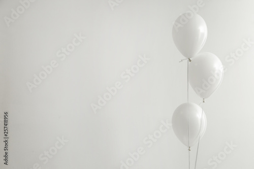 Cuadros en Lienzo White air balloons on light background