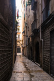 Fototapeta Uliczki - Narrow street in Barcelona