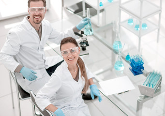 two positive scientists are working in the laboratory.