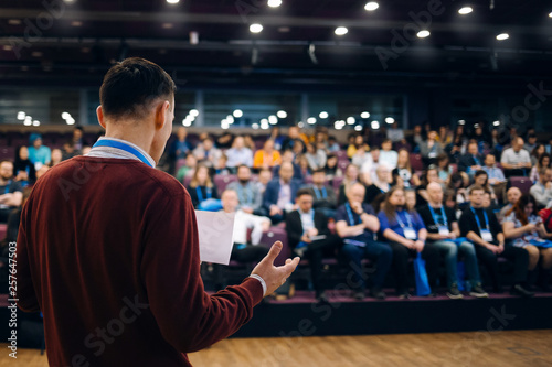 Cuadros en Lienzo Speaker at business conference and presentation