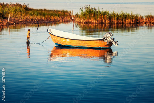 Fotografía Lonely rowboat on the sea