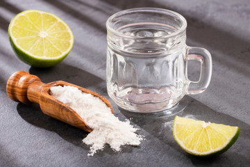 Wall Mural - Glass of water, lemon, soda bicarbonate - Citrus × latifolia