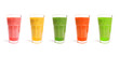 Bunte Smoothies in Gläsern freigestellt auf weißem Hintergrund. Gemüse und Frucht Smoothies. Vegane Smoothies. Vegetarische Smoothies auf weißem Hintergrund.