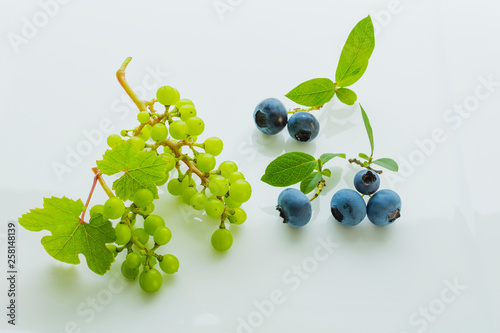 熟れたブルーベリーの実と青いブドウの実 Buy This Stock Photo And Explore Similar Images At Adobe Stock Adobe Stock