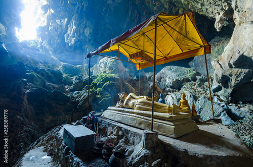 Cuadros en Lienzo Tham Poukham Cave Blue Lagoon, near Vientiane, Laos