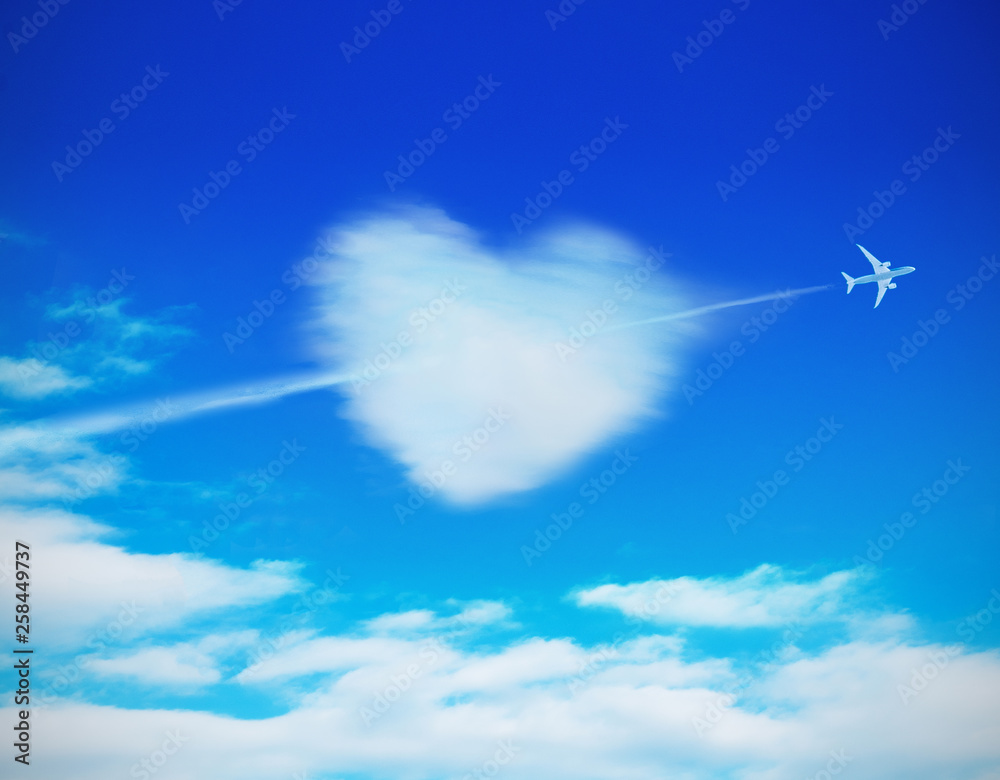ハート型の雲を貫く飛行機 Stock Photo | Adobe Stock