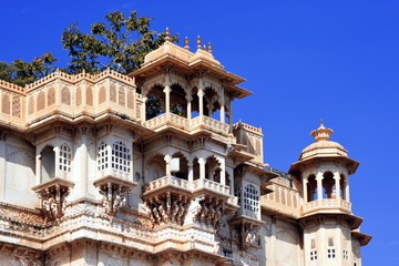 Fototapete - historical architecture of the Maharajah City Palace, Udaipur, Rajasthan, India