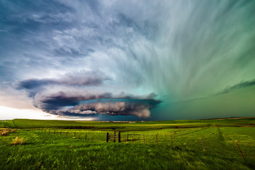 Wall Mural - Supercell thunderstorm with dramatic clouds
