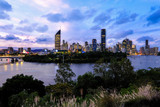 Fototapeta Nowy Jork - Brisbane city skyline and Brisbane River at dusk in Queensland, Australia