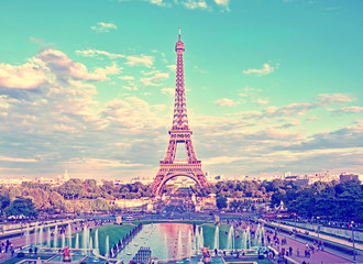 Canvas Print - Eiffel Tower and fountain at Jardins du Trocadero, Paris, France