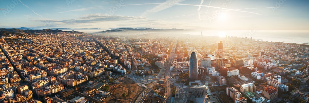 Obraz na płótnie Barcelona skyline aerial view w salonie