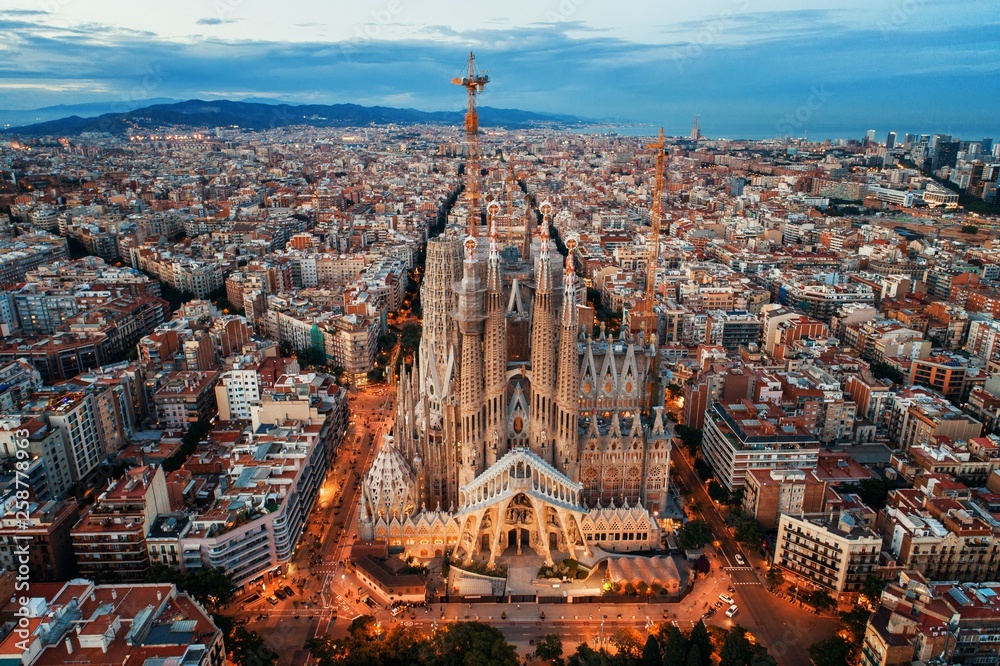 Obraz na płótnie Sagrada Familia aerial view w salonie