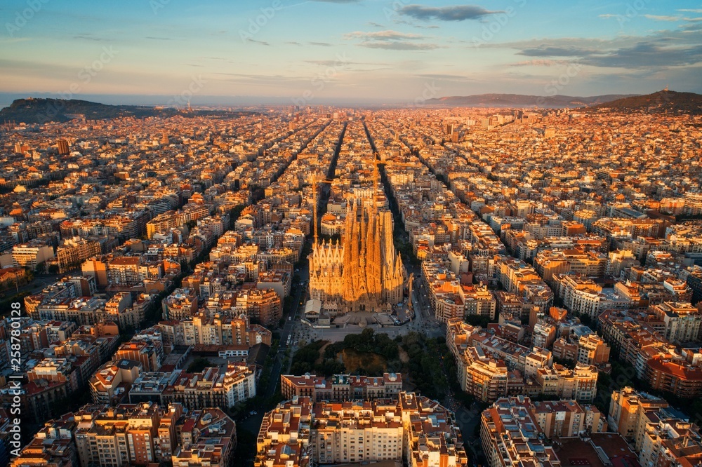 Widok z lotu ptaka Sagrada Familia - obrazy, fototapety, plakaty 