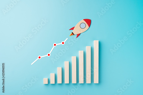 Cuadros en Lienzo Rocket and chart on blue background business financial start up growth success c