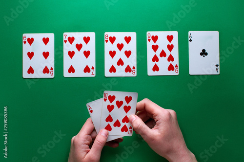 Fotografía Player at the table playing and showing cards at poker game