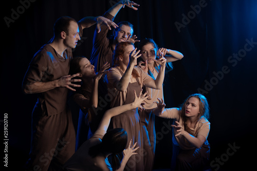 Cuadros en Lienzo The actors on the stage play an emotion performance on a black background in sta