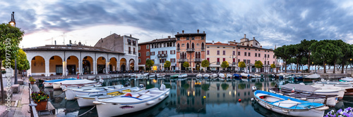 Cuadros en Lienzo Sunset over marina at Lake Garda in Desenzano, Italy