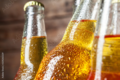 Fotografía Cold bottles of beer in the bucket on the wooden background
