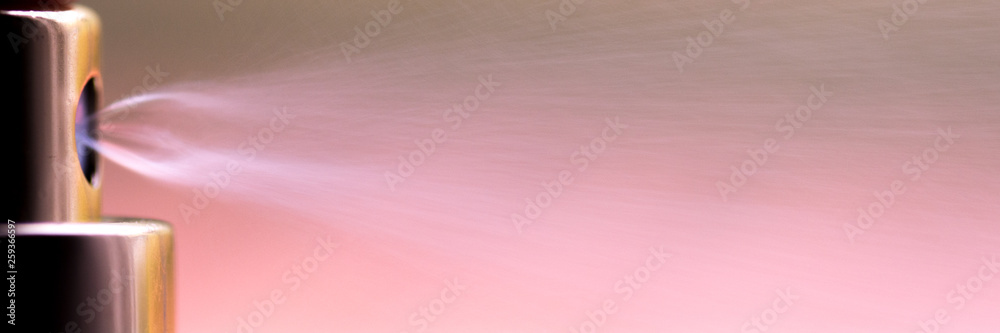 Stock-Foto „Parfüm,Parfum . Sprühkopf, Sprühen,Sprüher,Sprühnebel, Parfümerie“