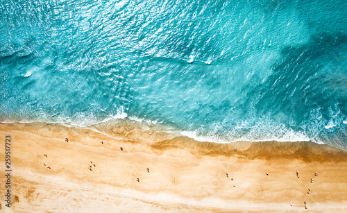 Fotografía Aerial photo of summer beach and blue ocean with sky.