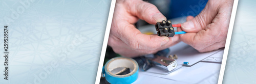 Fotomural Electrician connecting wires in terminal block. panoramic banner