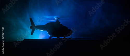 Fotomural Silhouette of military helicopter ready to fly from conflict zone