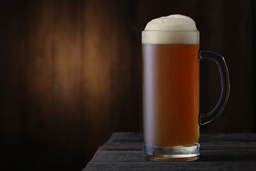 Wall Mural - Mug of beer on wood background