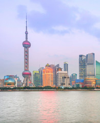 Fototapete - Illuminated Shanghai skyline at twilight