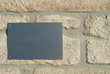 © ajcsm - Placa metálica fixada nas pedras de um muro - para fazer inscrições