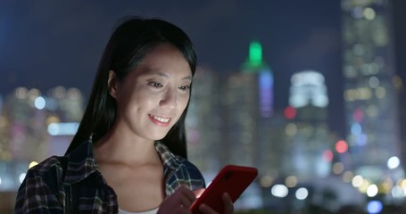 Canvas Print - Woman use of smart phone in city at night