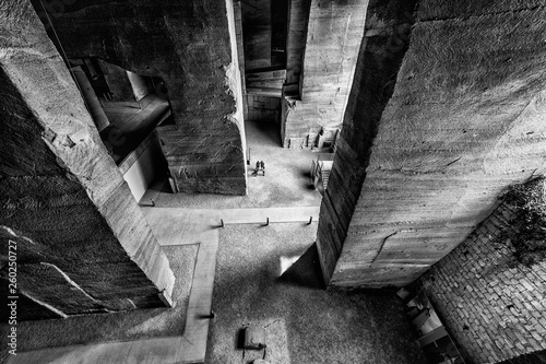 steinwand im Steinbruch in Fertőrákos, in der Nähe der Grenze zur Österreich Tapéta, Fotótapéta