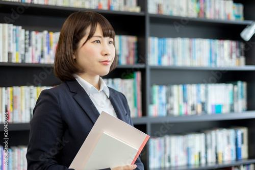 本棚を前に本とノートを抱える女性 Buy This Stock Photo And Explore Similar Images At Adobe Stock Adobe Stock 本棚を前に本とノートを抱える女性 Buy This Stock Photo And Explore Similar Images At Adobe Stock Adobe Stock