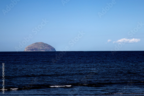 Fotografía The Ailsa Craig Rock at Ayrshire Scotland