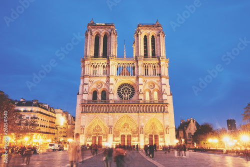 Zdjęcie XXL Widok z przodu Notre-Dame de Paris w nocy