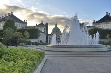 Wall Mural - Fountain on Amalienborg Square in Copenhagen, Denmark