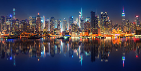 Fototapete - Panoramic view on Manhattan at night, New York, USA