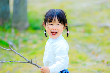 Sticker - 公園で遊ぶ女の子 ポートレート