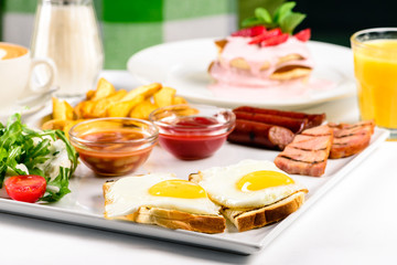 Wall Mural - plate of breakfast food with bacon, eggs, toast, and fried potatoes